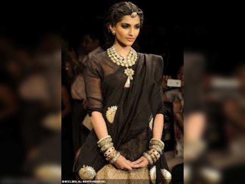 I like the Bindis the girls wear here: Sonam Kapoor | Tamil Movie News ...