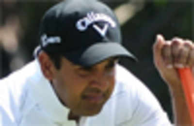 Shiv Kapur opens with 69 in Munich, Jeev lags behind, Els leads