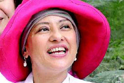 Manisha comes home with Deepti Naval by her side