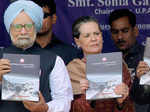 PM, Sonia flag off Kashmir train