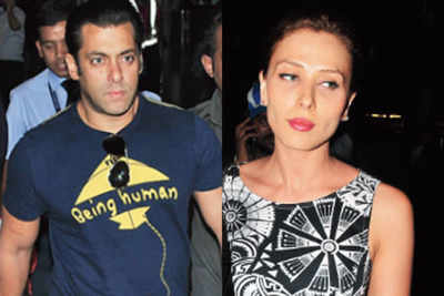 Salman Khan spotted with his ladylove