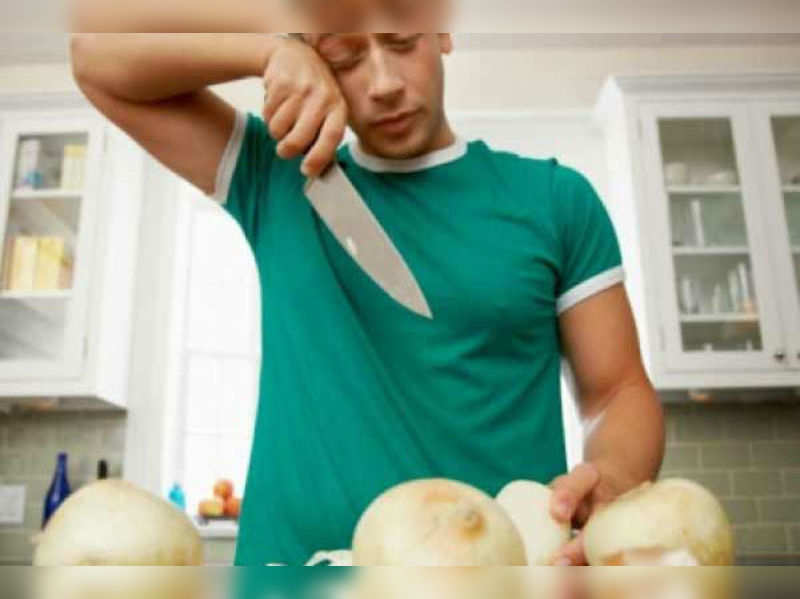Why tears fall when cutting onions (Thinkstock photos/Getty Images)