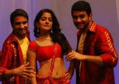 Santhanam's Vaaliba Raja at brisk pace | Tamil Movie News - Times of India