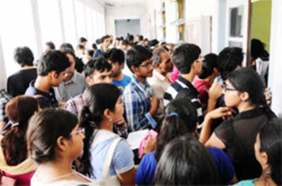 Ministry of human resource development seeks Delhi University's reply on admissions mess