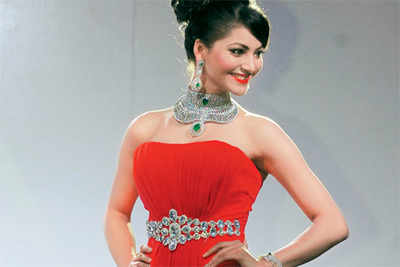 Urvashi Rautela flaunts gliteering jewellery at the launch of the Wedding Asia Awards 2013 in Delhi