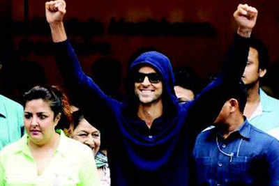 Hrithik Roshan comes home hale and hearty