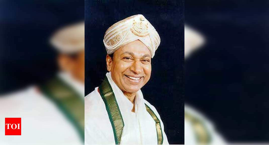 A film autographed by Dr Rajkumar | Kannada Movie News - Times of India