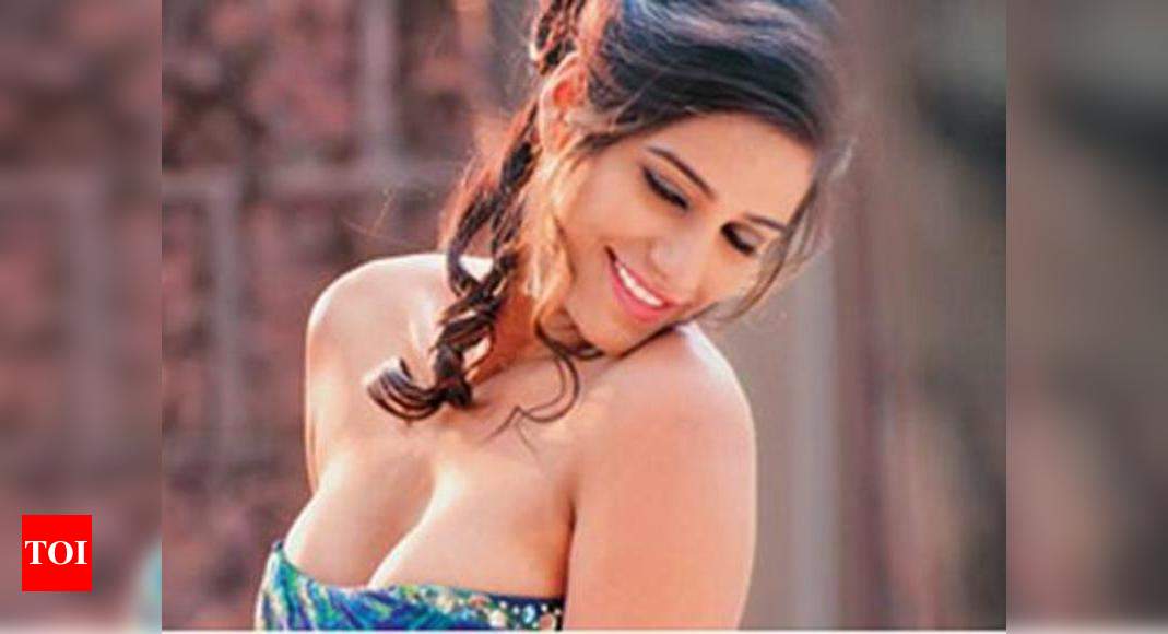 Kajol Bf Vdioe Com - I'm doing social service by wearing less clothes: Poonam Pandey | Hindi  Movie News - Times of India