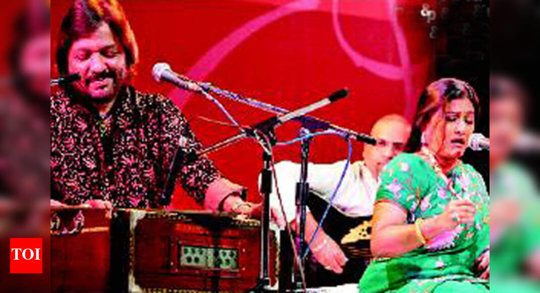 Roop Kumar and Sunali Rathod performed in Kolkata | Hindi Movie News ...