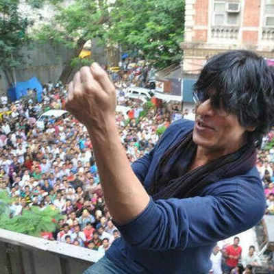 Shahrukh robbed of gift given by Rohit Shetty