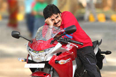 Pawan Kalyan'a Attarintiki Daredi creates new record