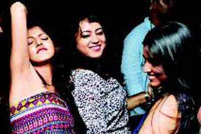 Party peeps party hard at Underground, the HHI in Kolkata
