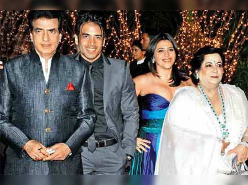 Jeetendra, Shobha, Ekta and Tusshar to take a family holiday after 14 ...