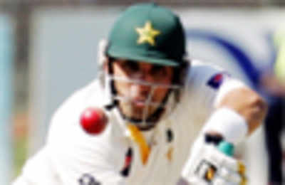 1st Test: Younis, Misbah on rescue mission