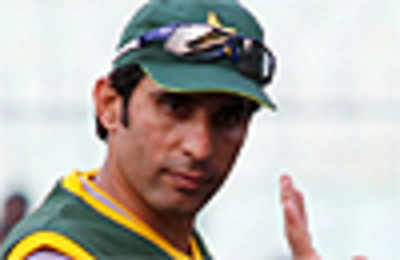 Misbah hits out at former Pakistan cricketers