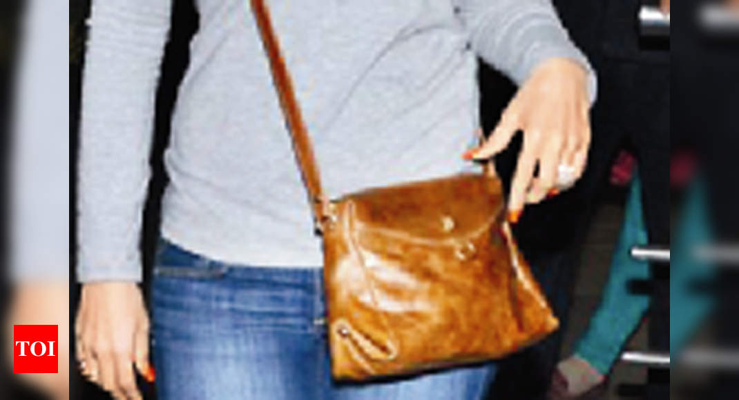 Kangana Ranaut's tote bag or Kareena Kapoor's clutch: What's you