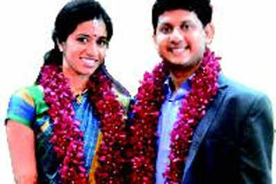 Theatre personality Vivek Rajagopal ties the knot with Deepthi in Chennai