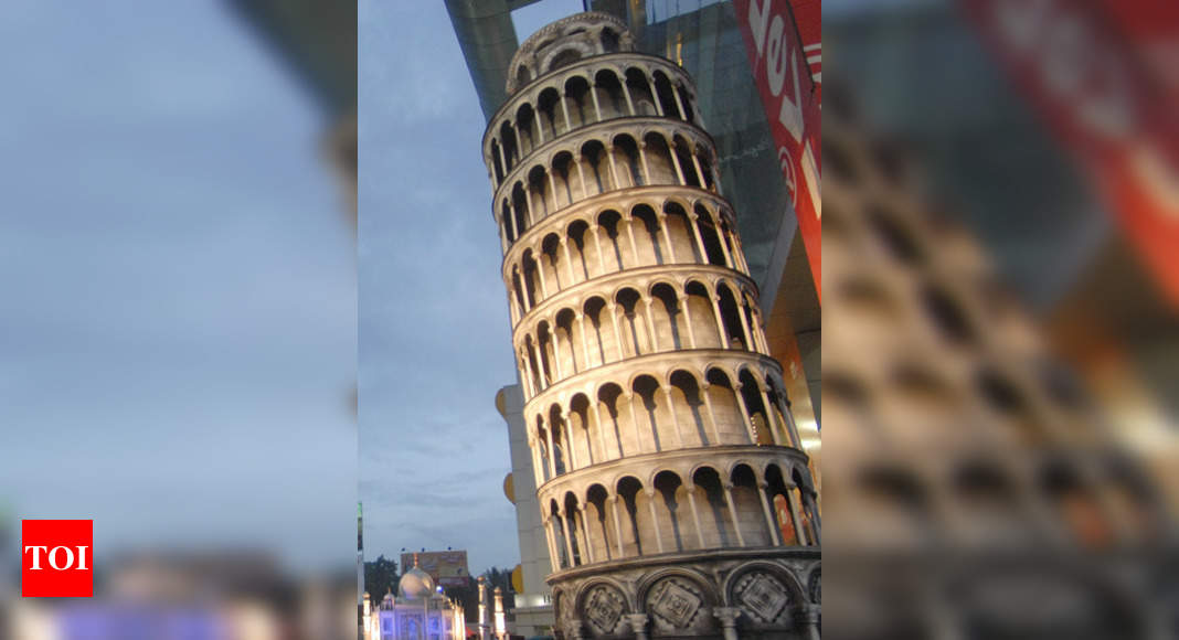 leaning tower of pisa location