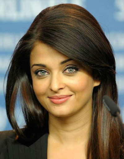 Aishwarya loses her temper after being mobbed