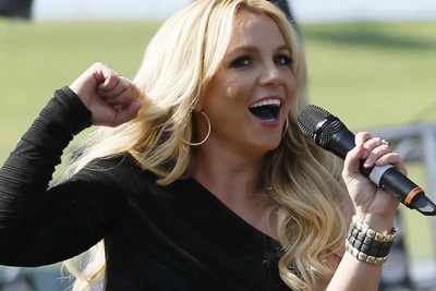 Britney Spears will sing live for Las Vegas show