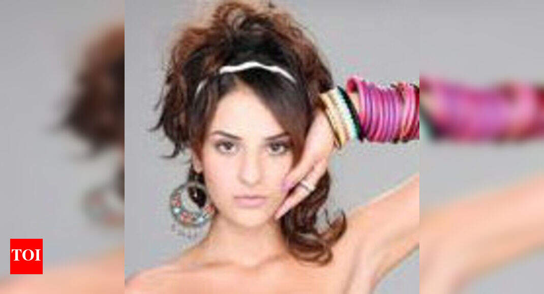 Webbed: Neelam Sivia of Kya Hua Tera...fame in webbed ...