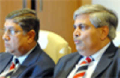 Autocratic Srinivasan tarnished BCCI's reputation: Manohar