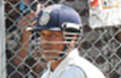 Dhoni expects full house in Sachin's last series