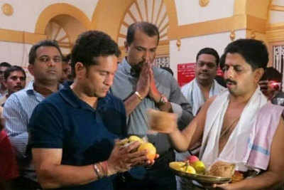 Sachin offers prayers in Goa