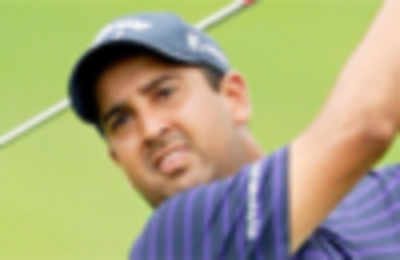 Shiv Kapur battles to 70, lies 13th at midway stage