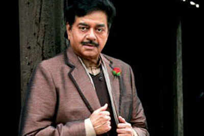 Amitabh Bachchan is no less than any former President of India: Shatrughan