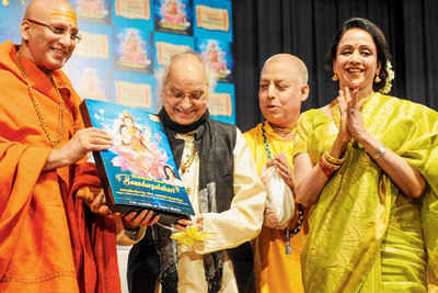 Pt Jasraj and Swami Avadeshanad Giri Maharaj launch Hema Malini’s debut devotional album in Mumbai