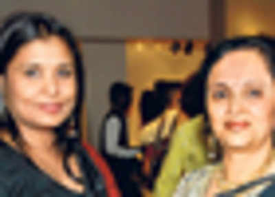 Sujata Bajaj hosts an art show