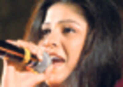 I am 24, single & happy: Sunidhi