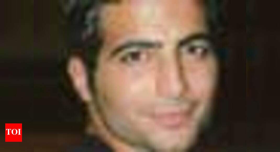 Mystery between Nikkhil's missing 'k' - Times of India