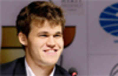Carlsen beats Anand in Game 5 of World Chess Championship