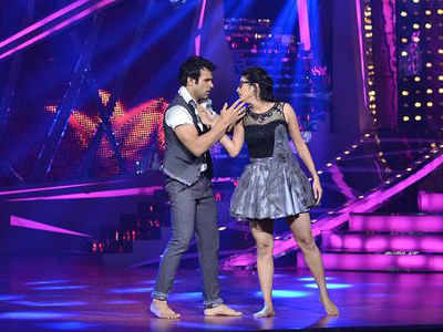 Seeing Asha's blood, Rithvik's heart melted