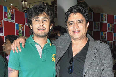 Sonu Nigam and Anand Raj Anand promote Singh Saab The Great team at a mall in Mumbai