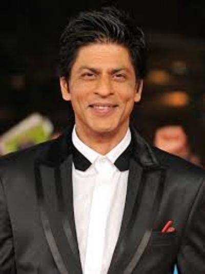 SRK warmed himself by fire that broke out in his residence?