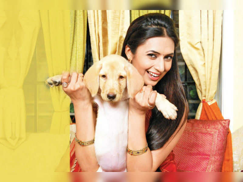 After male lead, Ekta replaces dog in her show!