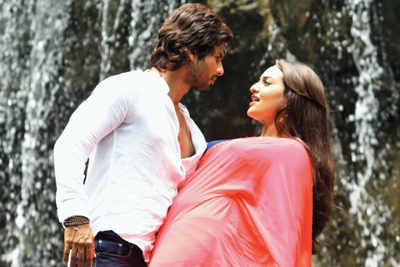 Shahid-Sona’s romance begins with a ‘thappi’