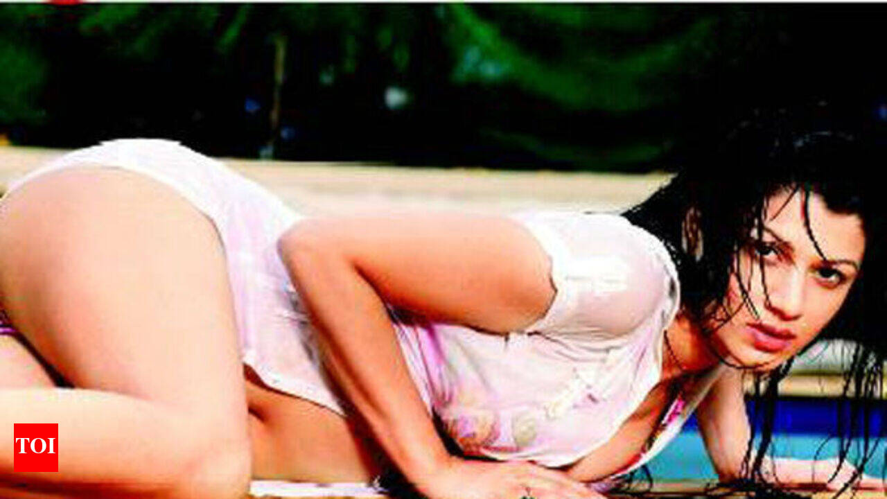Kainaat Arora to be paid Rs 30 lakh for 3 minutes? | Hindi Movie News -  Times of India