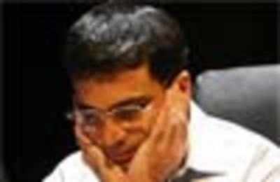 Viswanathan Anand starts off in style in London Chess Classic