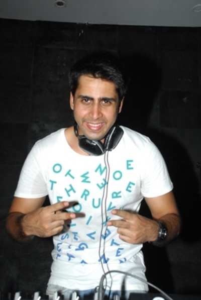 Rohan Kapoor spins at Le Meridien, Bangalore