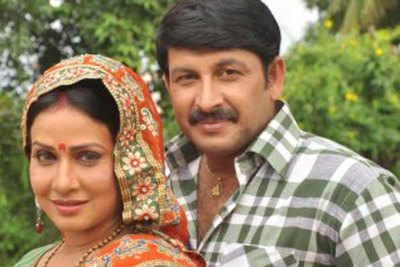 Manoj Tiwari and Pakhi in 'Devra..'