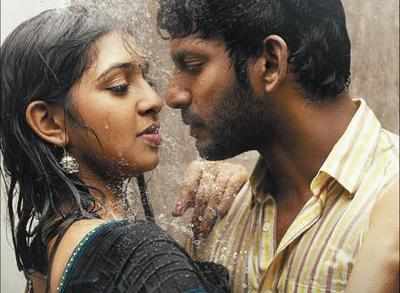 Vishal, Lakshmi Menon shoot kissing scene