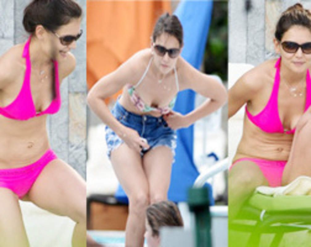 
Katie Holmes flaunts her body in tiny bikini
