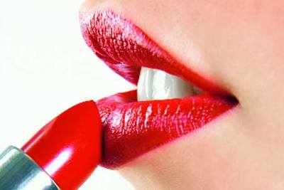 How to sport red lips