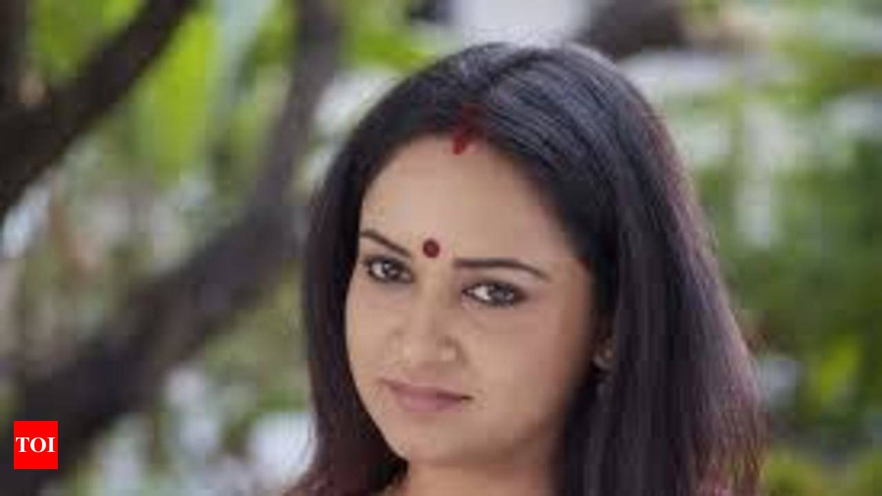 My divorce is more than a year old :Says Lena | Malayalam Movie News -  Times of India