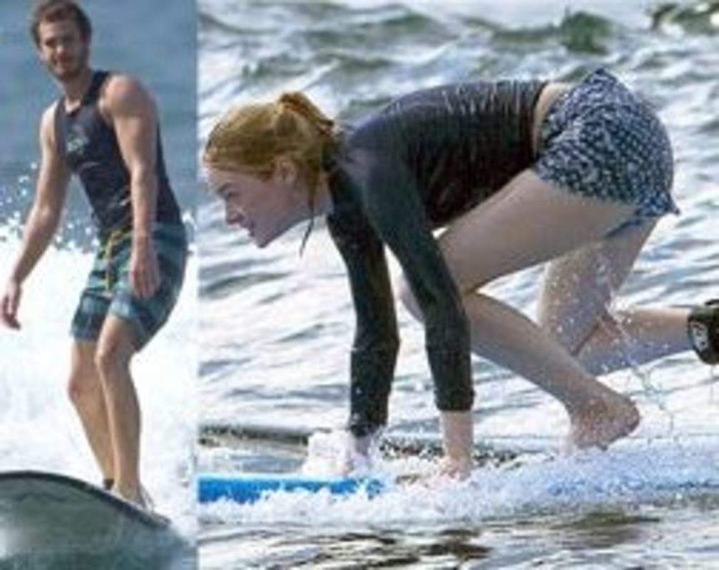
Emma Stone, Andrew Garfield go surfing in Hawaii
