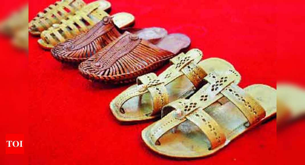 Indian shoes | Ashmi & Tushar's Sweet Gujarati Indian Wedding {Orlando, FL}  - Gallery - TheBigFatIndianWedding.com | Orlando wedding, Indian wedding,  Indian shoes